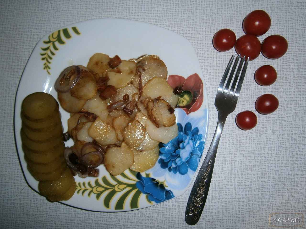 Домашняя простая жареная картошка пластинами с салом