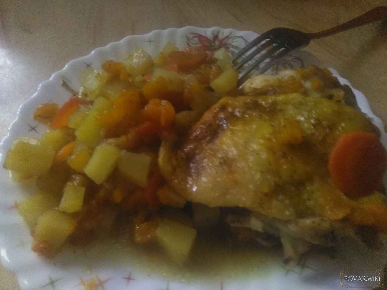 Курица, запечённая с тыквой и картофелем